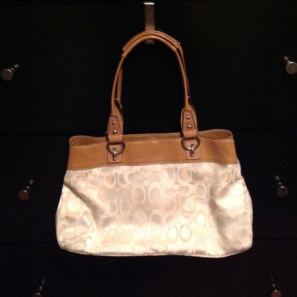⭐️Huge Reduction⭐️Genuine Coach Signature Satchel