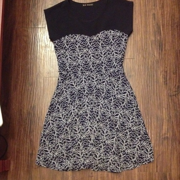 Dress - Picture 2 of 4