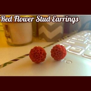 New! Red Flower Stud Earrings $10 🎀