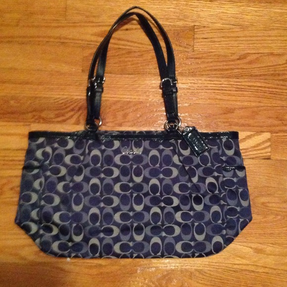 Coach Handbags - ⭐️Price Drop⭐️Genuine Coach 3 Color Tote - Large