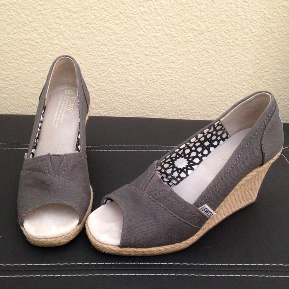 TOMS Wedges Like New