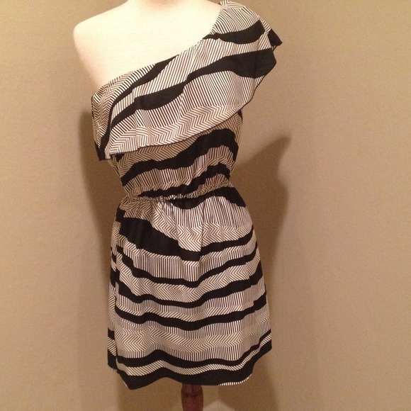 One shoulder dress