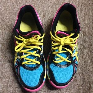 Asics women's sz 8 running shoes