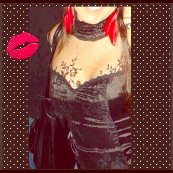 ️❤️️SALE!❤️ top that's see-through on upper chest