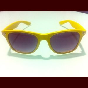 Yellow sunglasses 👓💛
