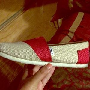 Toms