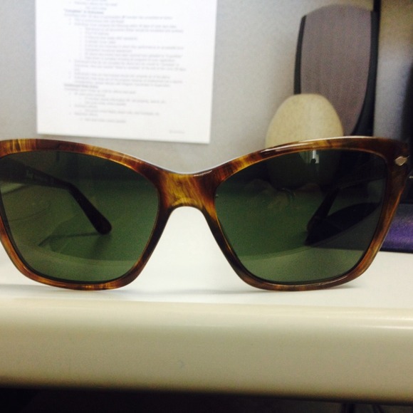 Tortoise shell Persol sunglasses - Picture 2 of 4