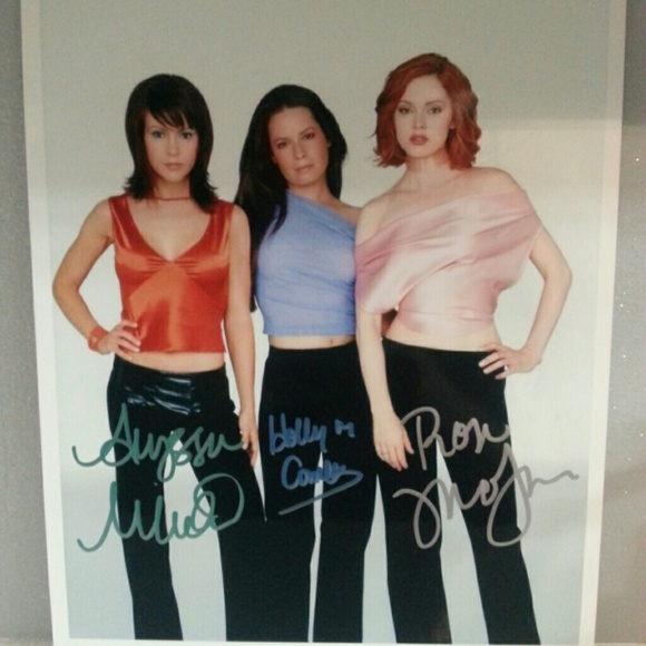 Photo of Charmed cast.