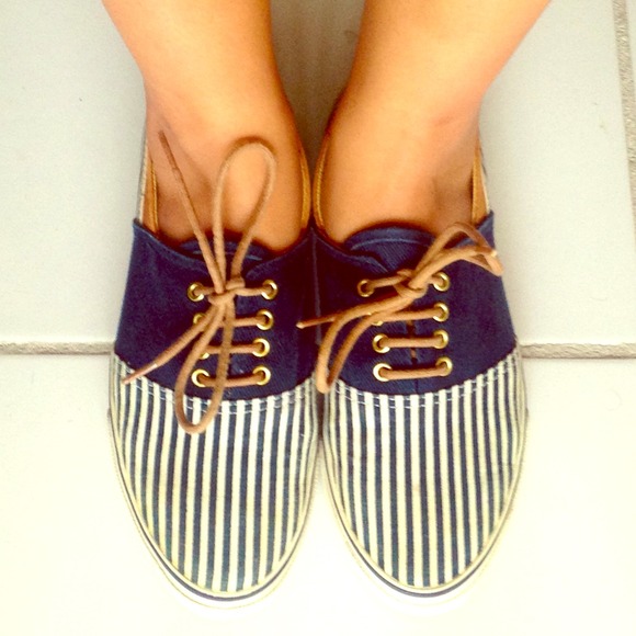 Shoes - 🌟nautical style shoes🌟