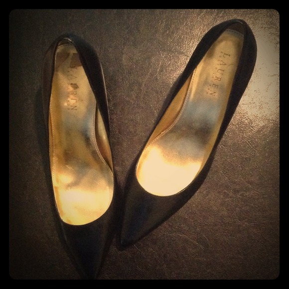 Ralph Lauren Classic 2 inch pumps.