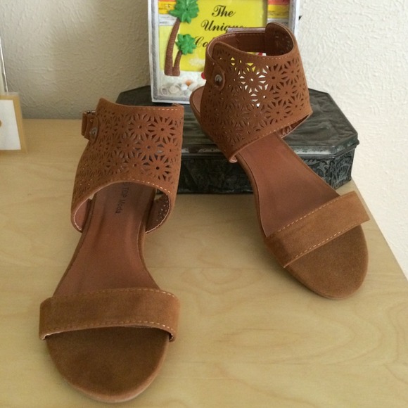 Shoes - 💥reduced💥Really cute open toe sandals,never used