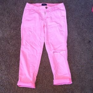 Cropped pink pants