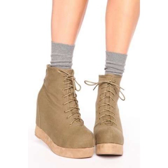 • { s o l d } • - Picture 2 of 4