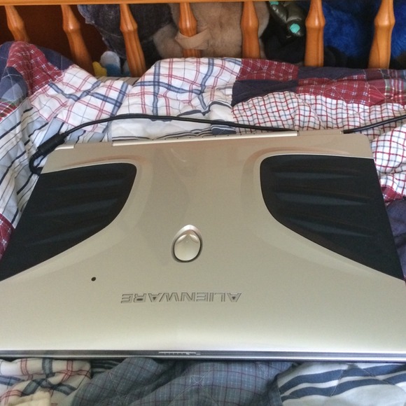 Alienware laptop - Picture 2 of 3
