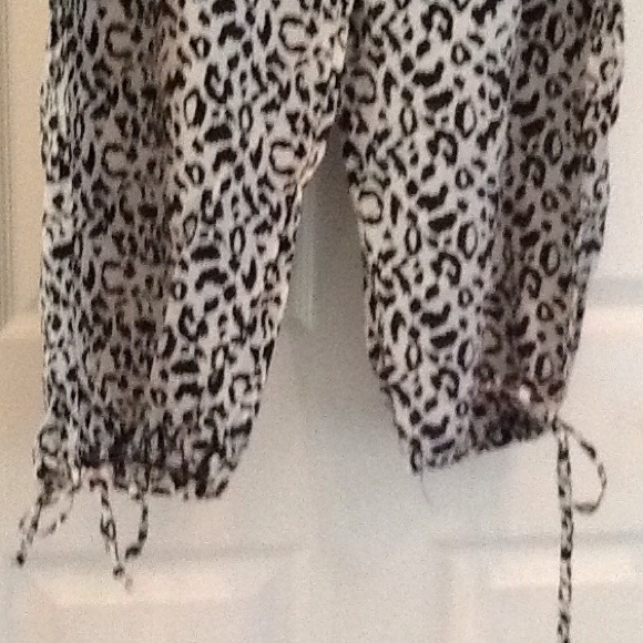 HOLD FOR CONNIE....NWT Animal print pants, 3X - Picture 2 of 4