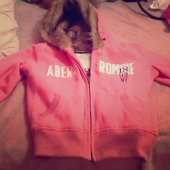Abercrombie and Fitch fur lined sweater jacket💗❄️ - Picture 1 of 3