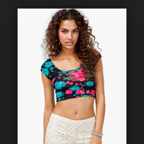 Floral ruffles crop top