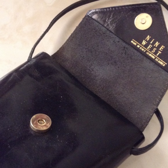 Adorable black leather cross body purse - Picture 2 of 2