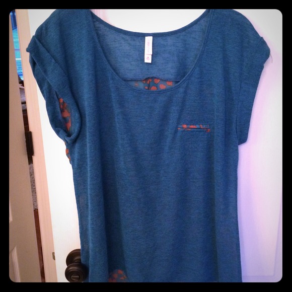 Pretty teal high-low casual top!