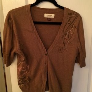 Short-sleeved casual cardigan.