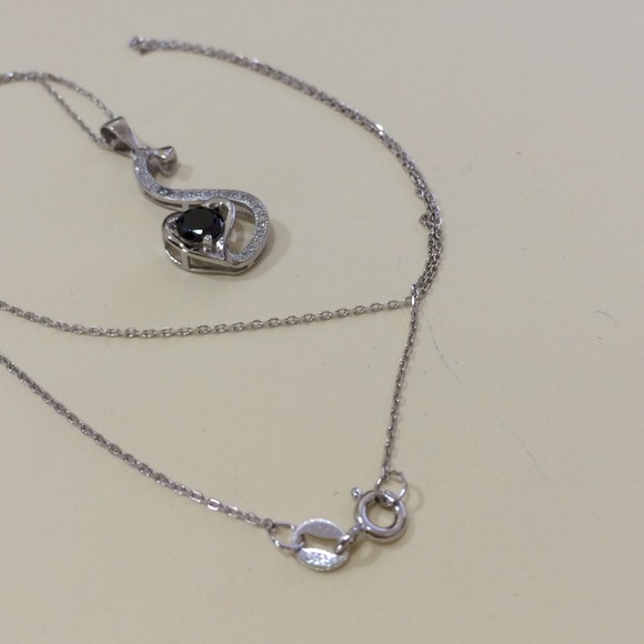 Sterling silver cubic zirconia crystal necklace - Picture 3 of 4