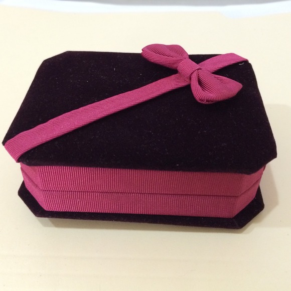 Sterling silver cubic zirconia crystal necklace - Picture 4 of 4