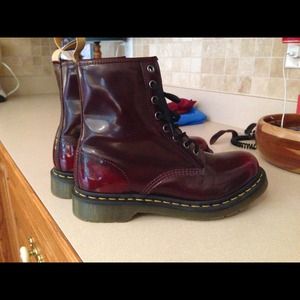 Vegan Doc Martens cherry color, Great condition!!