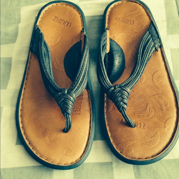 Born blue flip flops size 8
