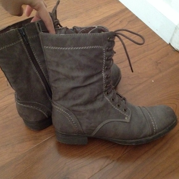 Cathy Jean Combat Boots - Picture 2 of 4