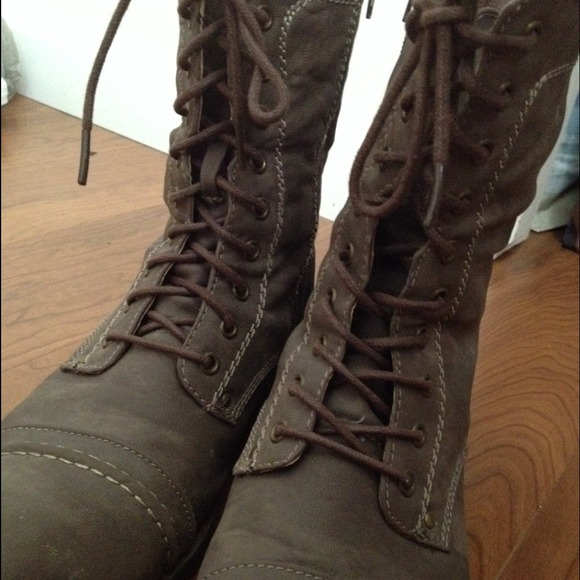 Cathy Jean Combat Boots - Picture 4 of 4
