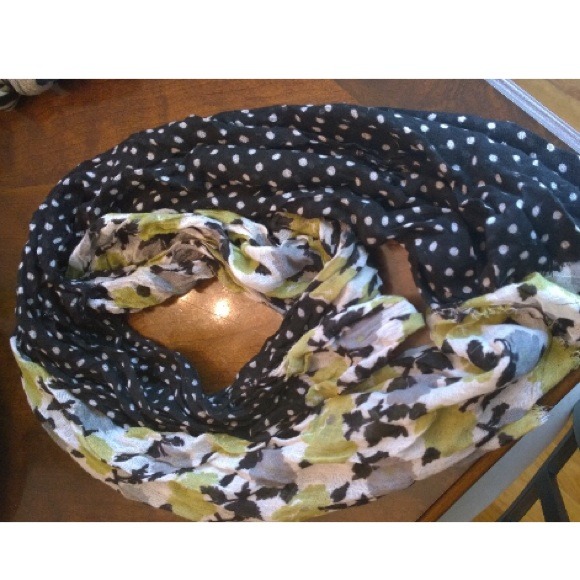 🚫Sold🚫Quirky? This scarf is for you.