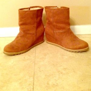 Super cute brown hightop boots 🌸