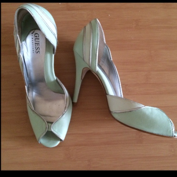 🎀REDUCED🎀Guess heels