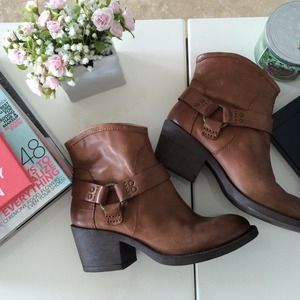 Lucky Brand brown leather booties. size 9 US