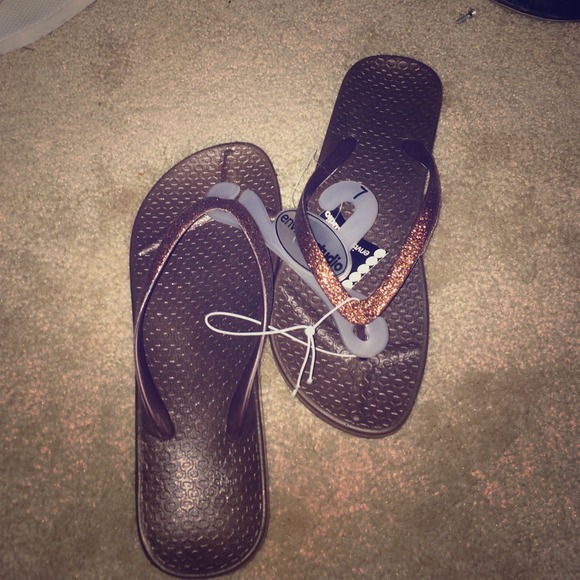 Brown sparkly flip flops:)