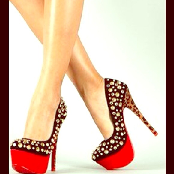 🎉HOST PICK🎉Studded  leopard pumps