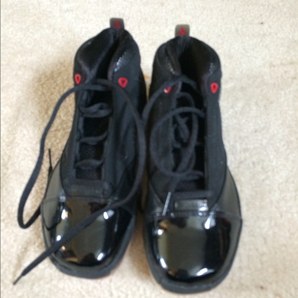REDUCED!! Black Jordan sneakers NEVER WORN!!!!