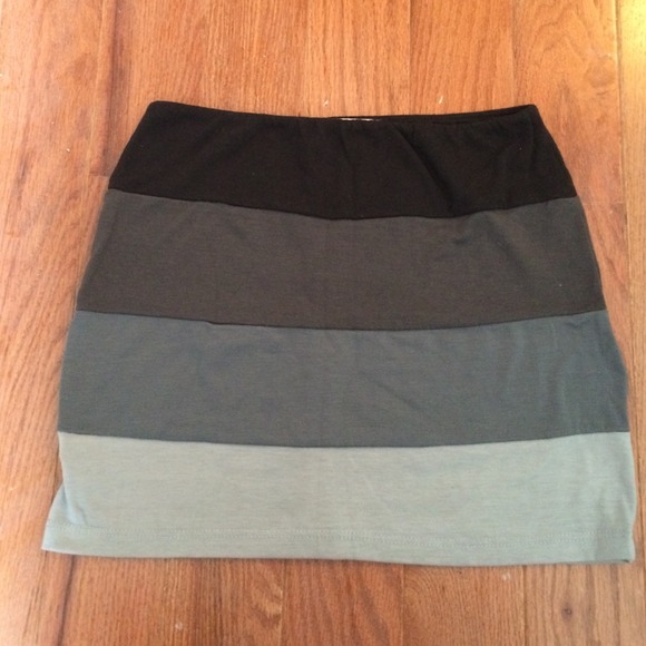 🚫SOLD🚫with $20+ Purchase Ombré Gray Miniskirt