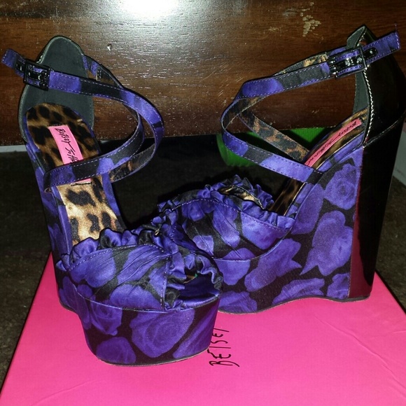 Betsey johnson purple wedges