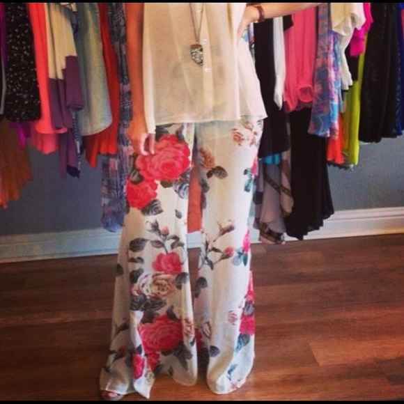 **SOLD Show me your mumu Roberts party pants