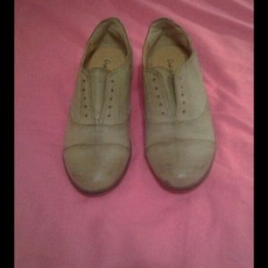 Qupid beigeish dusty brown color foot fitted shoes