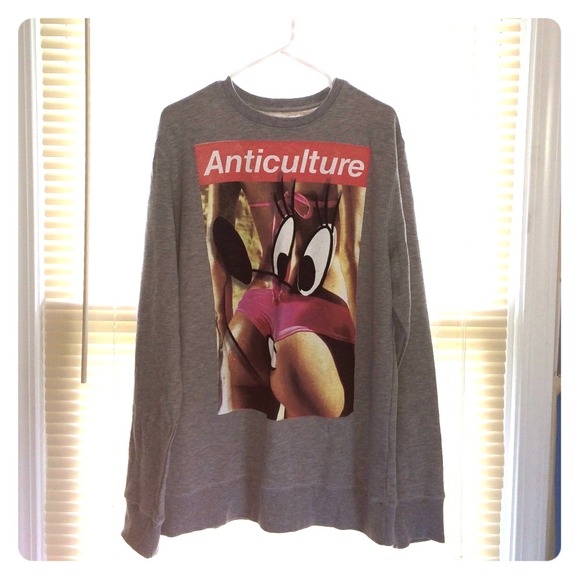 sweatshirt