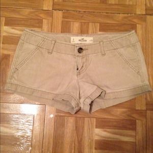 Hollister Khaki shorts! Perfect for the summer! ☀️