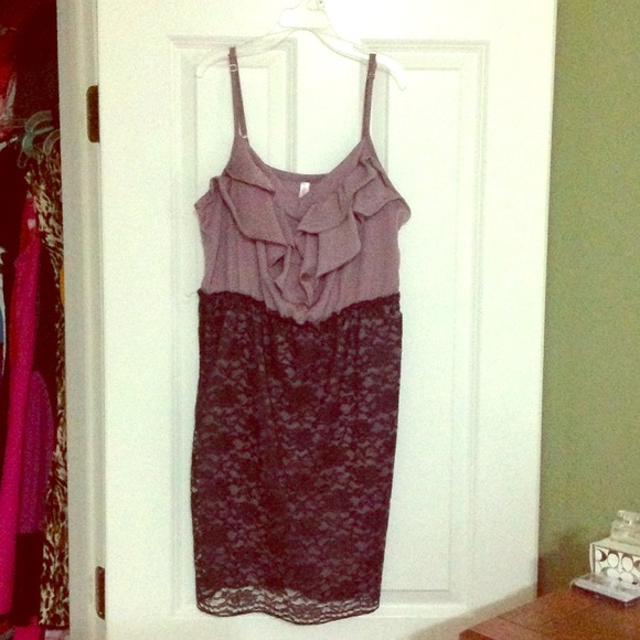 Grey and black short dress with ruffle detail