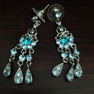 Blue rhinestone earrings, like new!