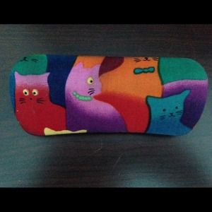 Funky cat eye class holder