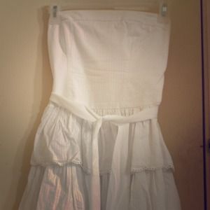 White strapless Abercrombie and Fitch dress