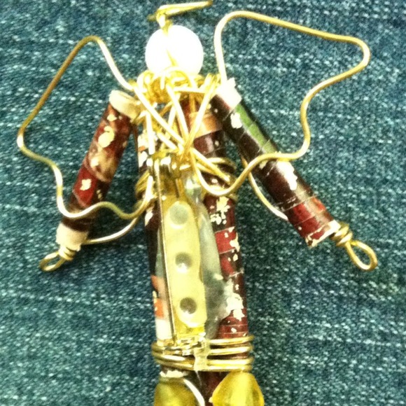 🖐🏽Handmade One of a Kind, Paper-bead Angel Pin - Picture 4 of 4