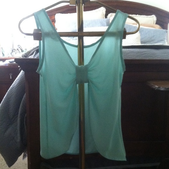Cute blouse!