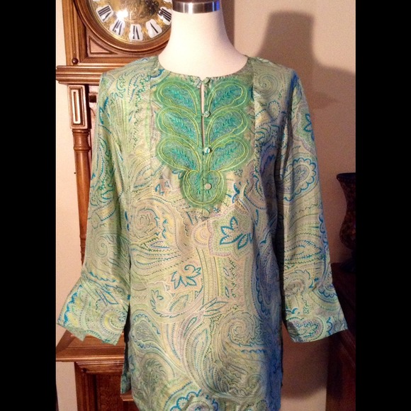 Stunning NWT silk tunic top by Coldwater Creek!